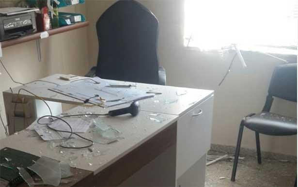 Mersin'de aile sağlığı merkezine patlayıcı atıldı