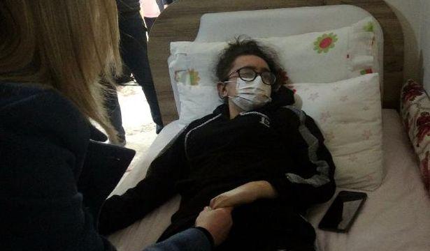 Tek istedikleri beyninde tümör olan kızlarını kurtaracak bir doktor