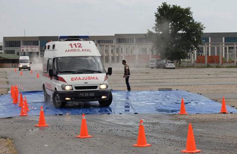 Ambulansa yol açmak için fermuar projesi
