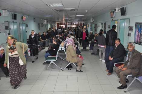 Doktorlar eylem yaptı hastalar isyan etti