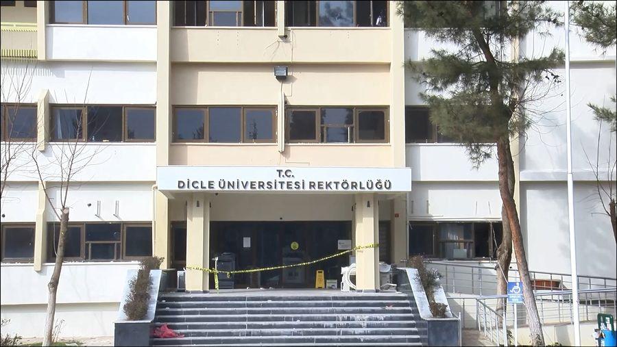 Dicle Üniversitesi rektörlük binası boşaltıldı