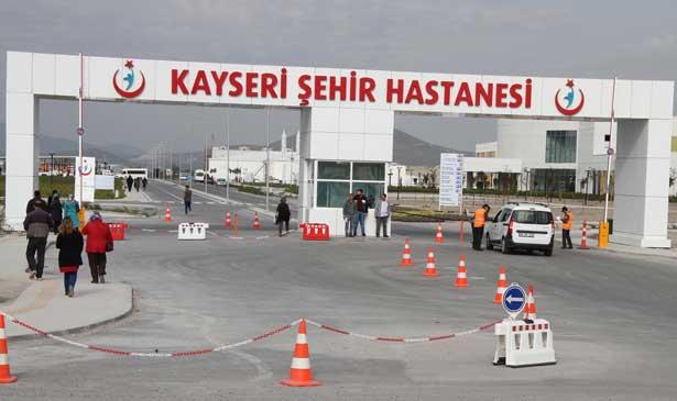 Kayseri Şehir Hastanesinde eş zamanlı ameliyat: Radikal radikal prostatektomi ve göbek fıtığı 