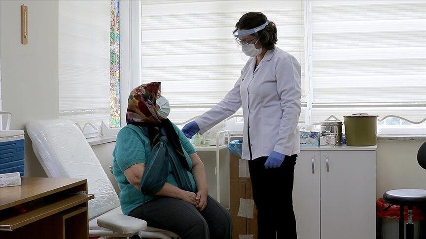 Koca MHRS’de yan dallarda sevksiz randevu verildiğini söyledi; aile hekimleri tepki gösterdi
