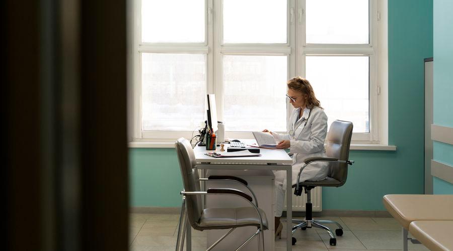 Doktor açığı, düşük maaşlar ve fazla mesai: Avrupa'daki hastaneler zor günler geçiriyor