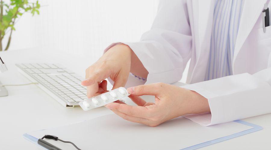 Hastane çalışanı doktorların hesabını kullandı: 8 kişiye yeşil reçeteye tabi 37 kutu ilaç yazdı