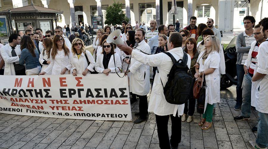 Yunanistan'da 20 bin doktor ülkeyi terk etti
