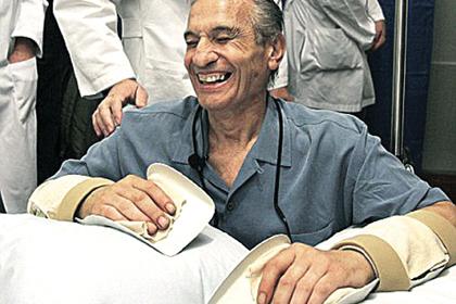Artık bir eli yağda ötekisi balda!