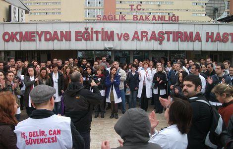 Dr. Ersin Arslan’ın ölümü tüm yurtta sağlıkçılar tarafından pretosto edildi