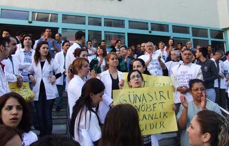 Asistanı, hocası, hemşiresi, hasta bakıcısı.. Çukurova'da eylem var!
