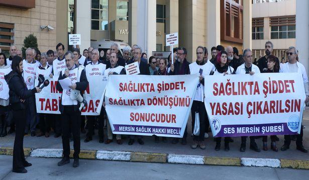 Mersin'de sağlıkta şiddet protesto edildi