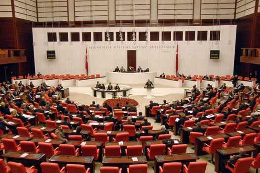 Tartışmalı KHK'lı hekim maddesi geri çekildi... Genel kuruldan çıkacak son karar bekleniyor
