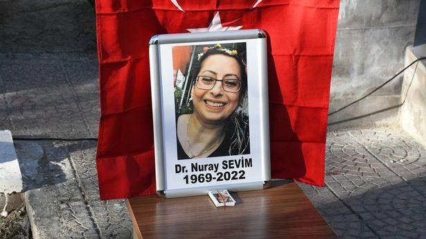 Aksaray’da koronavirüse yenik düşen doktor çifte veda töreni