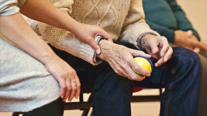 Nöroloji uzmanından Alzheimer ile mücadelede önemli ipuçları