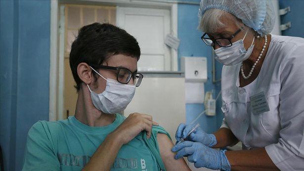 EMA, Pfizer/BioNTech aşısının takviye dozunu 12-15 yaş grubu için değerlendiriyor