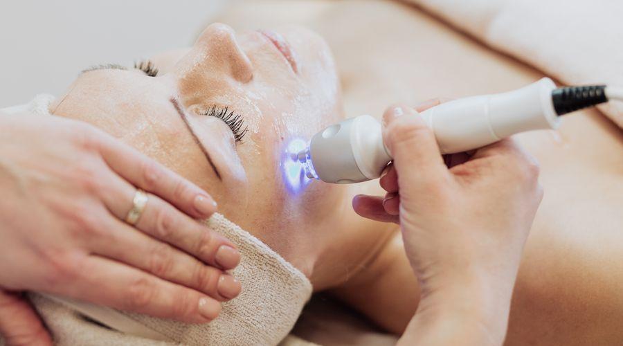 Hydrafacial ve Paris ışıltısı: Ciltte anında canlılık ve uzun süreli ışıltı