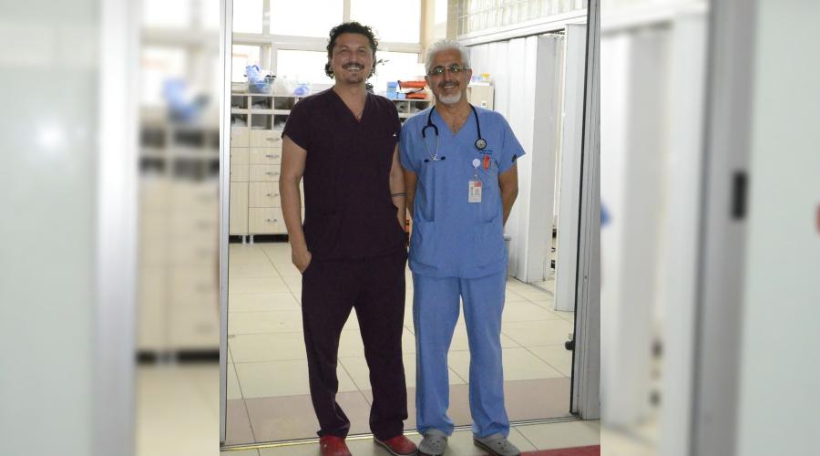 Kalbi duran hastayı 20 dakikalık kalp masajı ile yeniden hayata döndürdüler