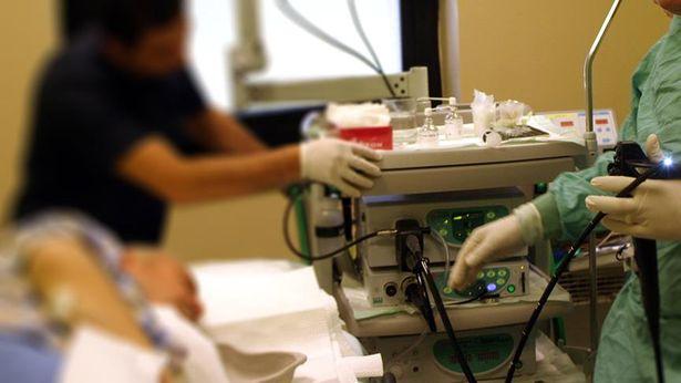 Endoskopiyi kim yapmalı? Gastroenterologlar ile genel cerrahlar ikiye bölündü!