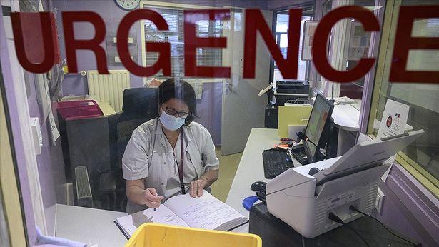 Omicron sağlık çalışanları arasında yayılıyor: Avrupa'da sağlık sistemleri kilitlenmek üzere