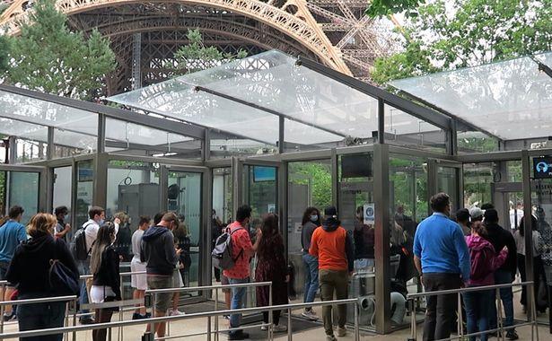 Fransa'da zorunlu Kovid-19 sağlık kartı uygulaması başladı