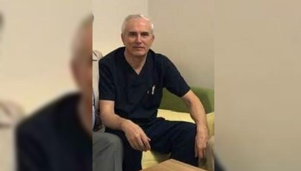 Ameliyat esnasında beyin kanaması geçiren doktor yoğun bakıma kaldırıldı