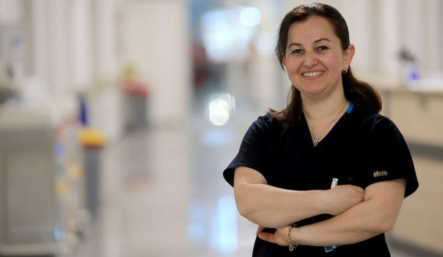 Baba nasihatiyle başladığı mesleğini çok seviyor: 'Yine olsa hiç tereddüt etmeden hemşireliği seçerim'