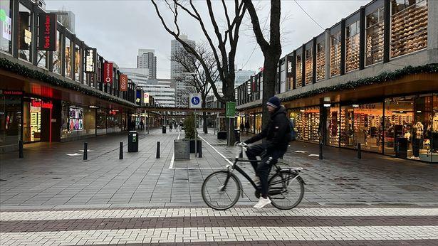 Hollanda'da tüm COVID-19 kısıtlamaları kaldırılıyor