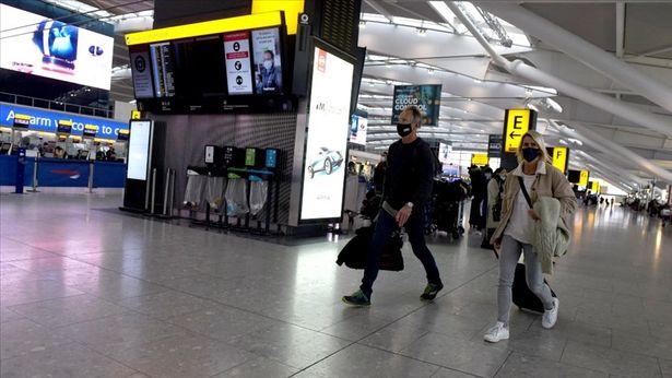 İngiltere'de tüm COVID-19 seyahat kısıtlamaları sona erdi