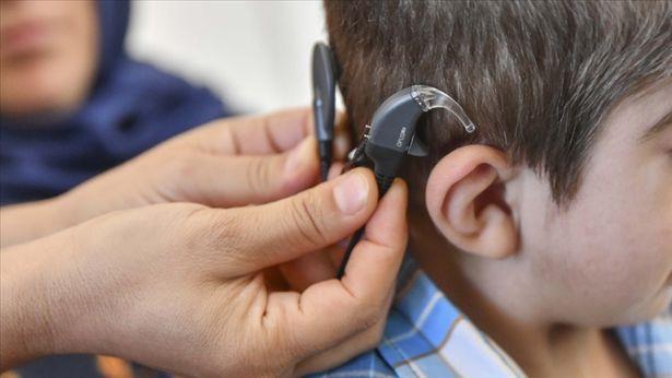 İşitme kaybı tedavi edilmezse Alzheimer'ı tetikleyebiliyor