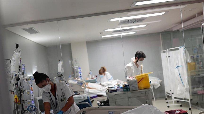 İspanya'da grip salgını hastaneleri vurdu