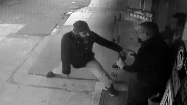 'İstediğin ilaç yok' diyen eczacıya bıçak çekti