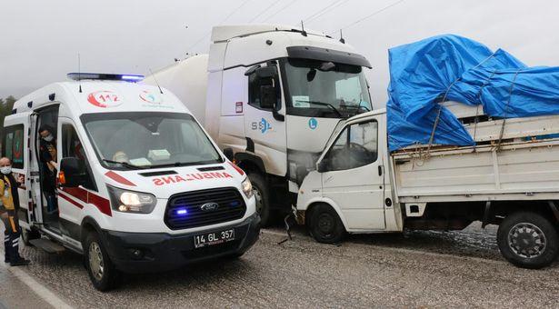 Yeni görev yerine eşya taşıyan doktor trafik kazası geçirdi