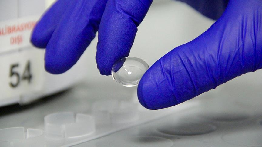 Domuz proteininden yapılan göz implantı görme engellilere umut oldu