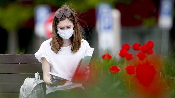 Cambridge Üniversitesi'nden araştırma: Maske yoksa sosyal mesafenin önemi kalmıyor
