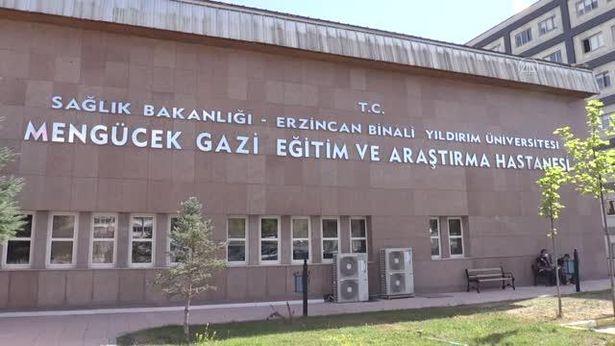 Erzincan'da koronavirüs nedeniyle hastaneye yatırılan hastaların çoğu aşısız gençlerden oluşuyor
