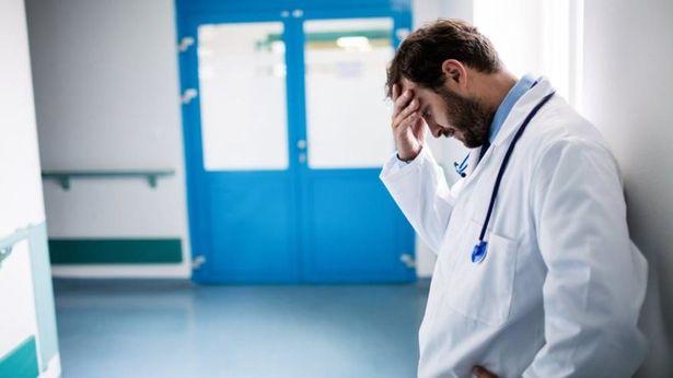 COVID etkisi: 5 sağlık çalışanından ikisinde uyku problemleri var