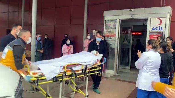 Başından kurşunla yaralanan doktorun tedavisi, görev yaptığı hastanede devam edecek