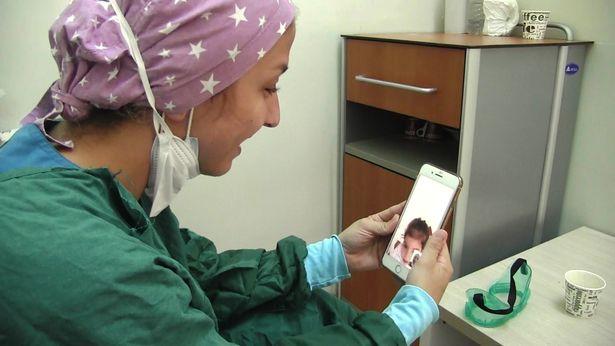 İki yılı aşkındır tatil yapamayan sağlık çalışanları, ailelerine kavuşmak için aşıya davet ediyor