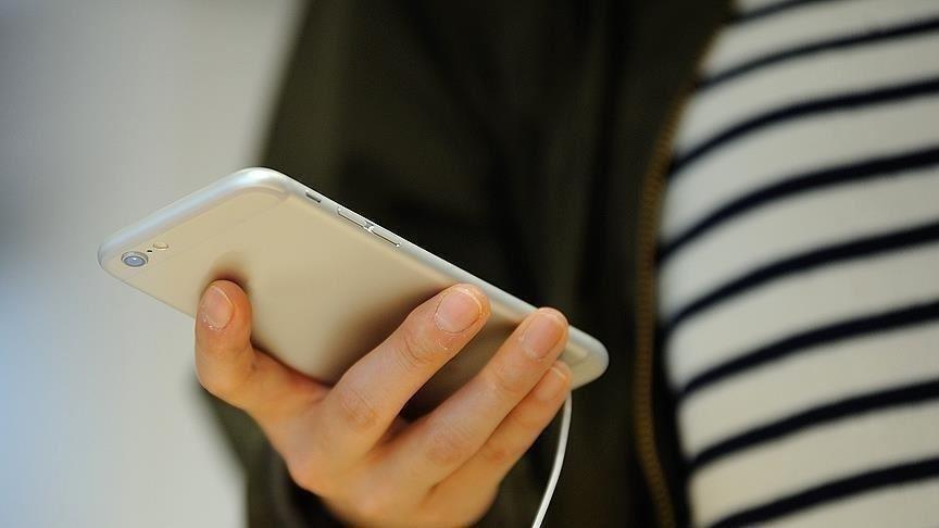 Cep telefonlarının aşırı kullanımı eklemlerde ve sinir dokusunda hasara yol açıyor