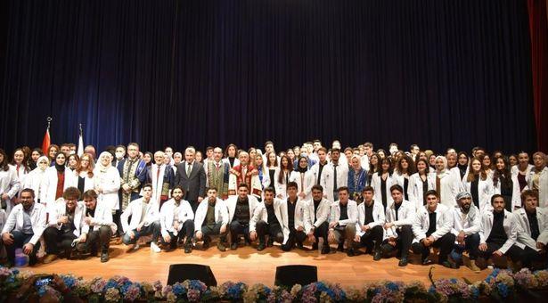 Bilecik'te tıp fakültesi öğrencileri beyaz önlük giydi