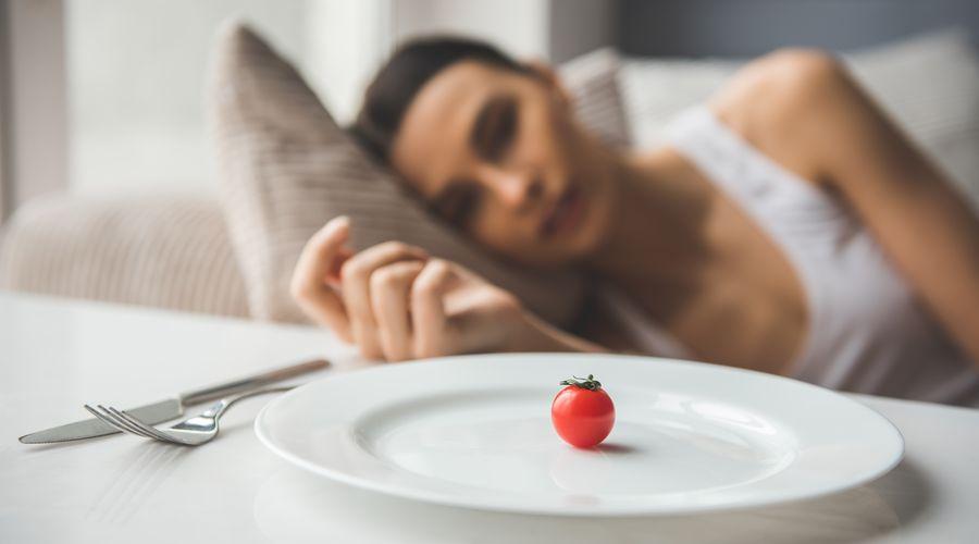 Anoreksiya hastaları tedavi sürecinde neden yemek yemeye başlayamaz?