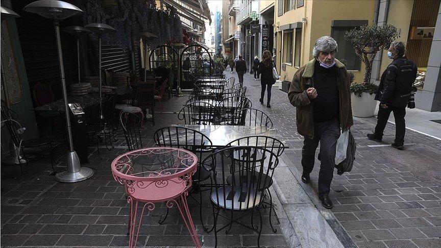 Yunanistan'da yaşlı ve riskli gruplara COVID-19 uyarısı