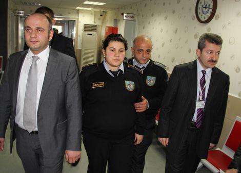 Hasta yakını bu kez de hamile görevliyi yaraladı