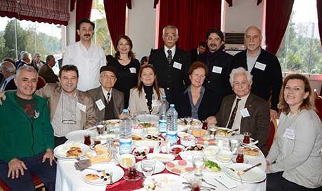 Emekli hekimler Adana'da sorunlarını konuştu