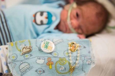 Beyin ölümünden 54 gün sonra doğum yapan annenin hikayesi