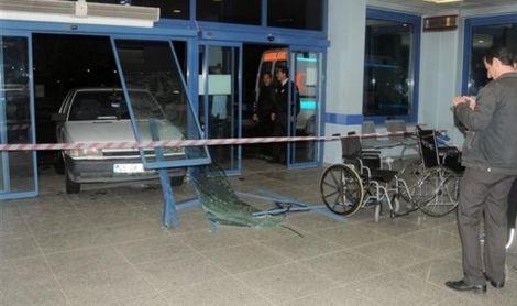 Doktora kızdı, otomobiliyle acile daldı!