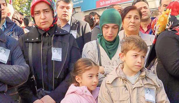 ‘Aynur doktor'u doğumlarını yaptırdığı çocuklar uğurladı