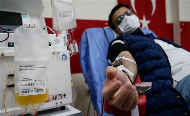 Kovid-19'u yenen sağlık çalışanları immün plazma bağışlarıyla da şifa oluyor