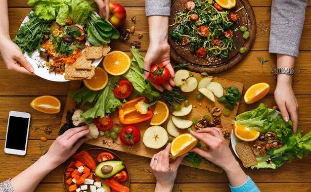 Kovid-19 döneminde vejetaryen ve vegan beslenmeden uzak durun