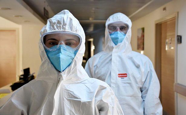 Hemşire çift, koronavirüs hastalarını iyileştiriyor