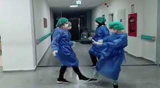 Çorum'da, sağlık çalışanlarından moral dansı